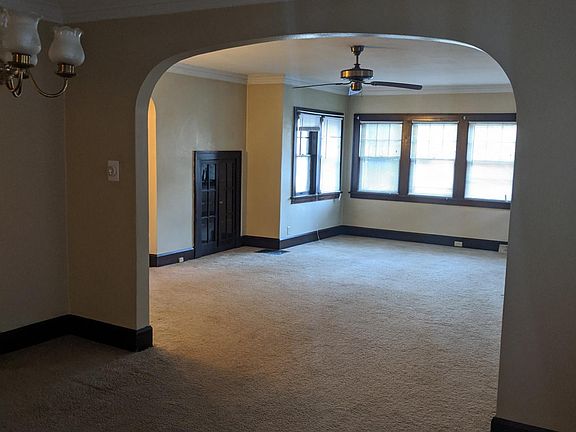 3rd image of 209 Washington St #1
