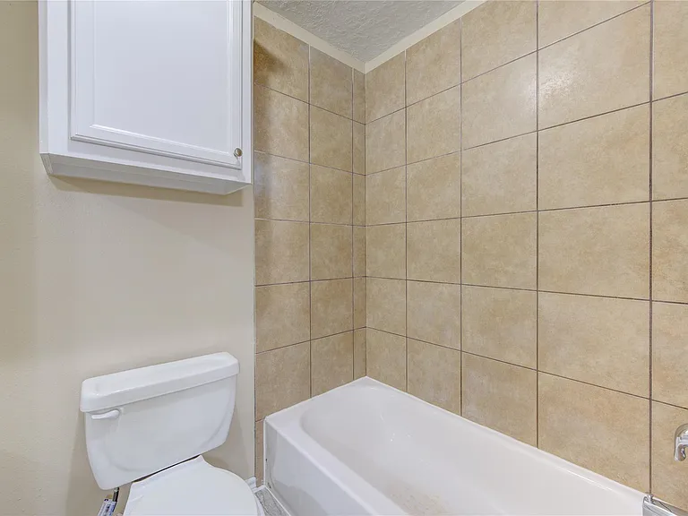 605 Center St #B — Photo 24