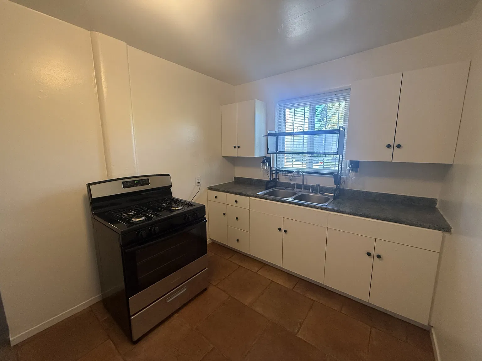 South UNM Charmer with Private Yard — Photo 2