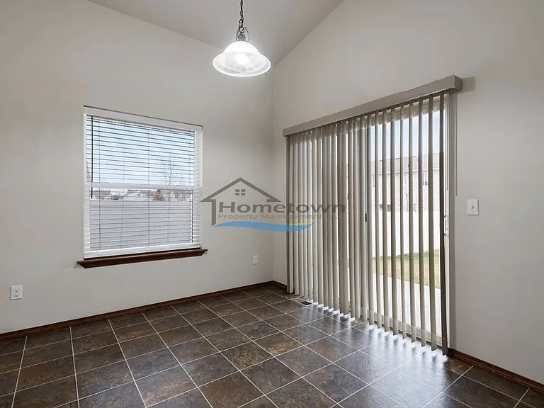 7346 N Carrington Ln — Photo 12