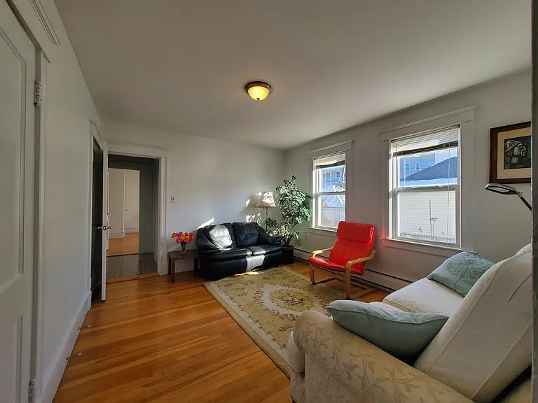 20 Maple St — Photo 3