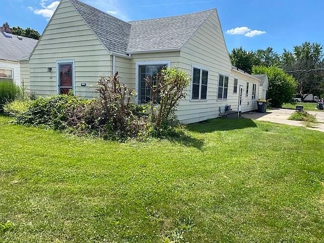 2nd image of 119 W 38th St