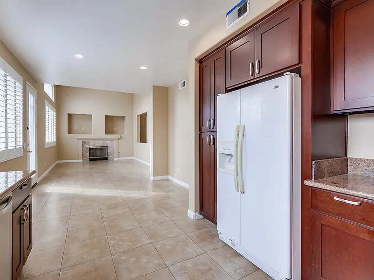 14656 Acacia St — Photo 24