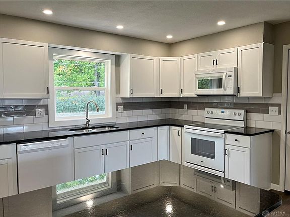 5th image of 1058 Shirley Dr