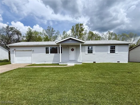 32 Ash Cir, Davisville, WV 26142