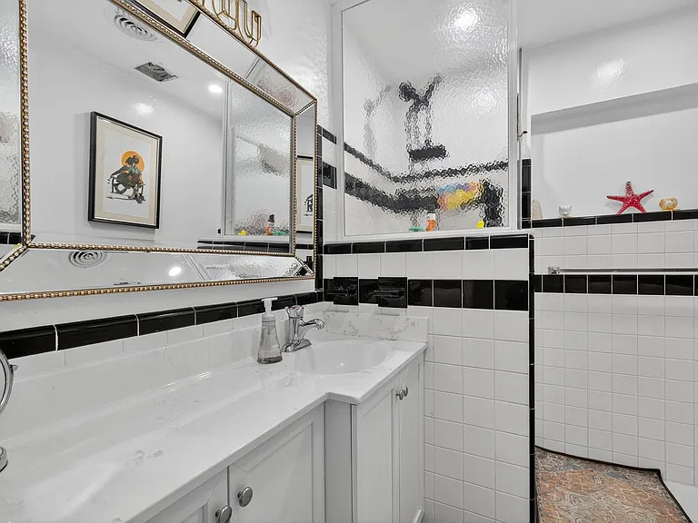 1570 NE 30th Pl — Photo 40