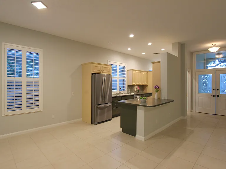 117 Hampton Cir — Photo 6