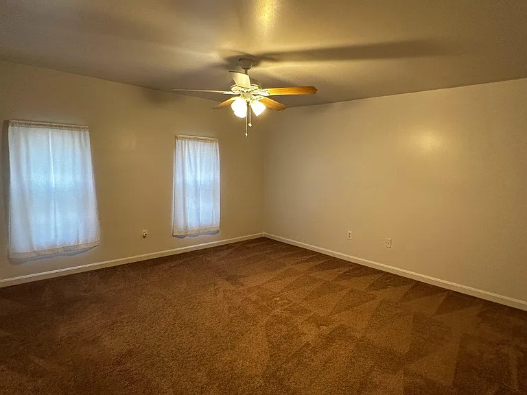 1527 W 36th St #2 — Photo 25