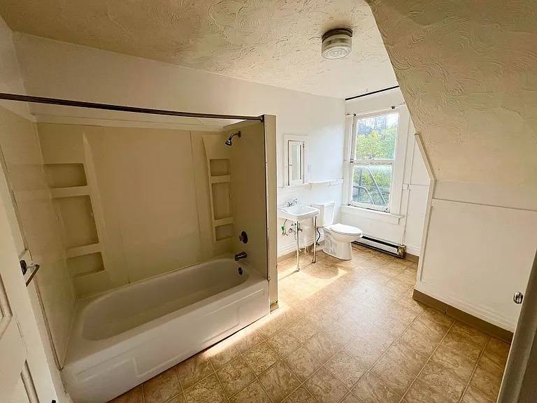 1125 W 11th Ave - 14 Unit — Photo 6