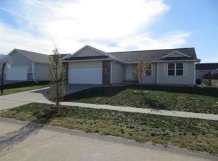 5822 Bethpage Cir SW, Cedar Rapids, IA 52404