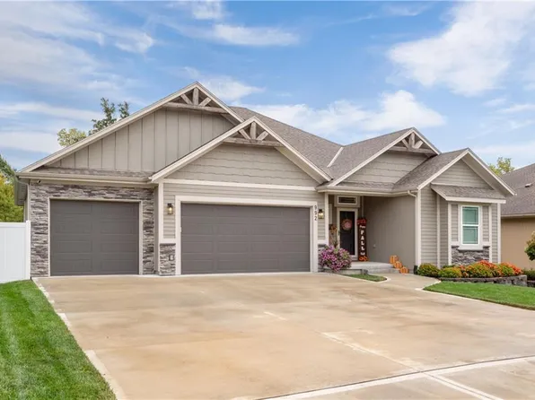 992 Clayton Pl, Odessa, MO 64076