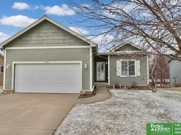 7420 Frederick St, La Vista, NE 68128