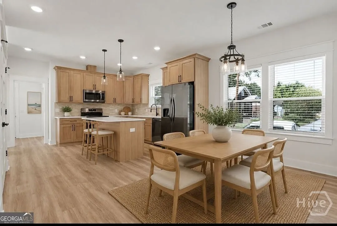 4 bed, 2.5 bath, 1864 sqft, $3,100 — Photo 3