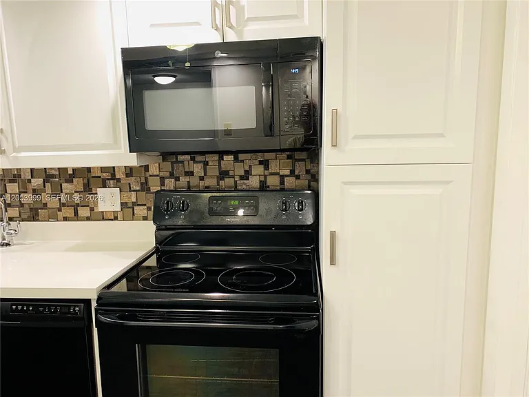 2850 N Palm Aire Dr #404 — Photo 28