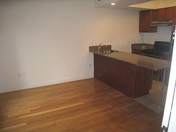 4th image of 2543 23rd St APT 1