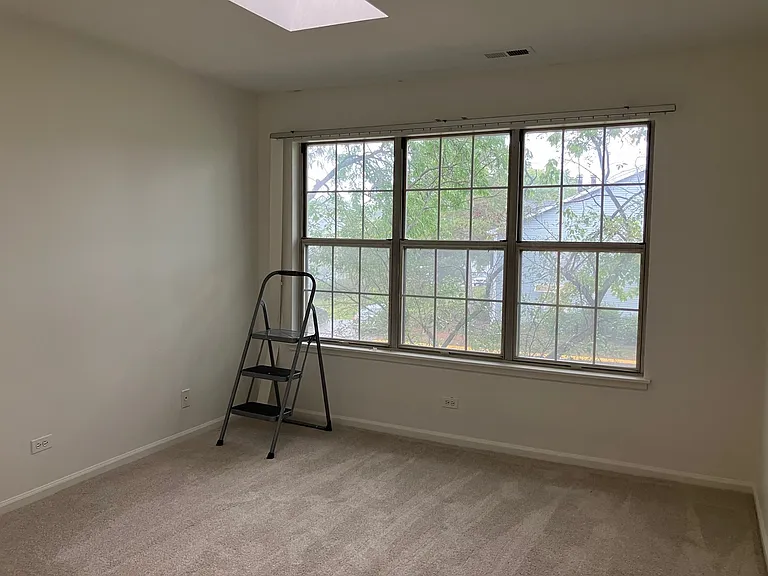 324 W Weathersfield Way — Photo 2