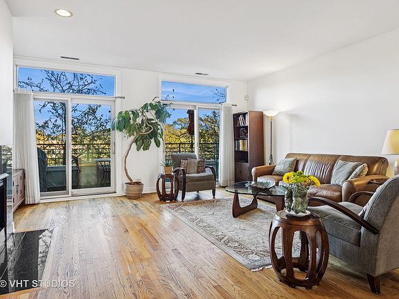 3rd image of 2923 N Claremont Ave #17D3