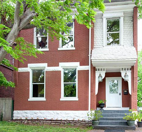2nd image of 323 E Saint Catherine St