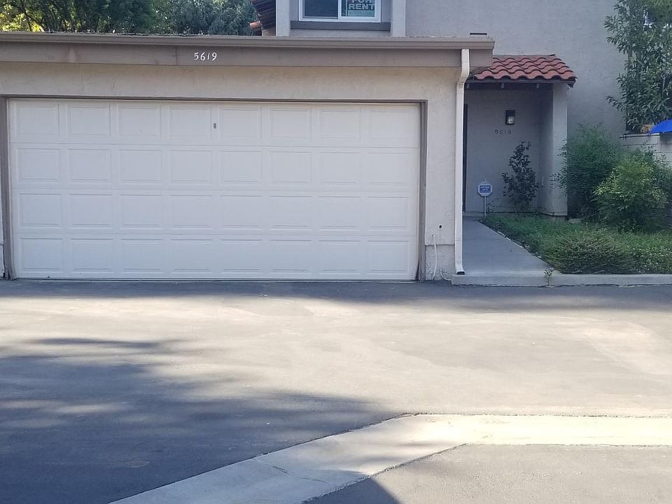 Front of property with 2 car garage