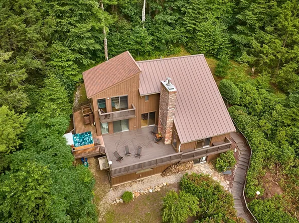 12 Bray Ct, Pelham, MA 01002