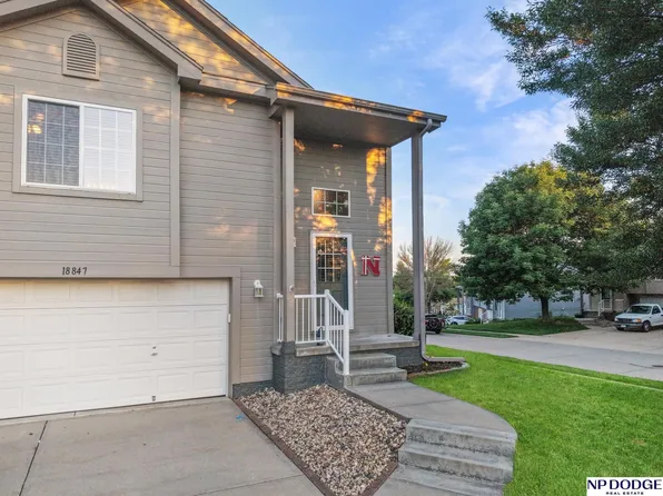 18847 Jacobs Cir, Omaha, NE 68135