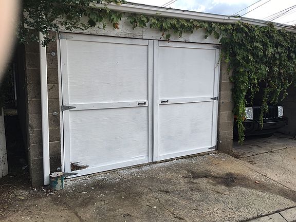 detached garage