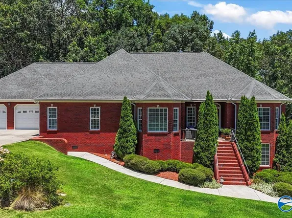 3044 Waterfront St, Guntersville, AL 35976