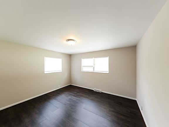 5th image of 704 Alice St