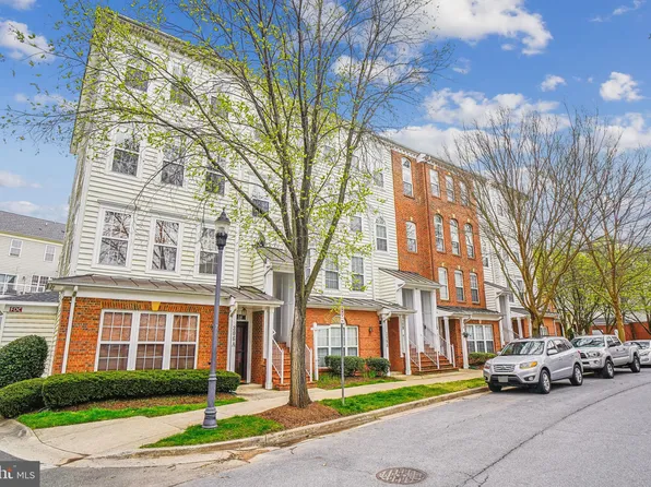 306 Cross Green St #B, Gaithersburg, MD 20878