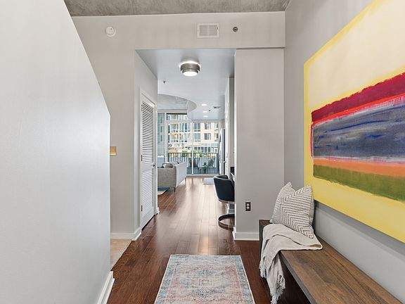 4th image of 301 Demonbreun St Unit 907