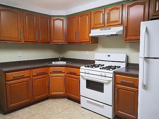 1st image of 3917 Laurel Ave #1