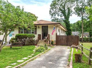 10 Sterling Ave, Patchogue, NY 11772