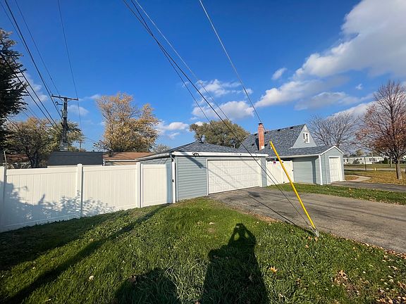 4th image of 220 S Roberta Ave