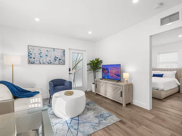 836 SW 4th Ave — Photo 6