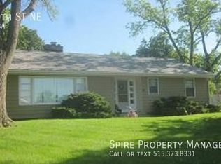 96 40th St NE, Cedar Rapids, IA 52402