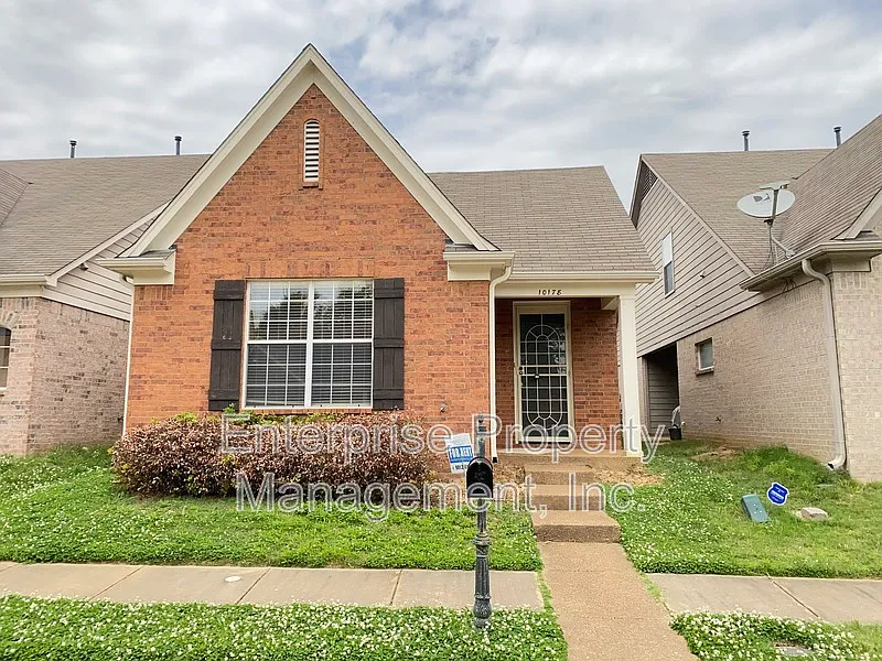 3 bed, 2.0 bath, 1278 sqft, $1,595 — Photo 1