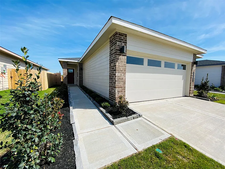 2811 Chancery Summit Ct — Photo 1