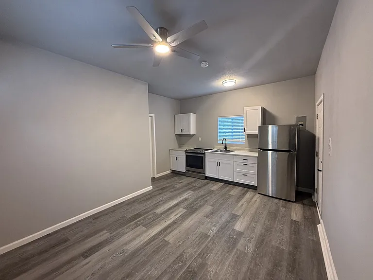 16112 Carolyn St — Photo 2