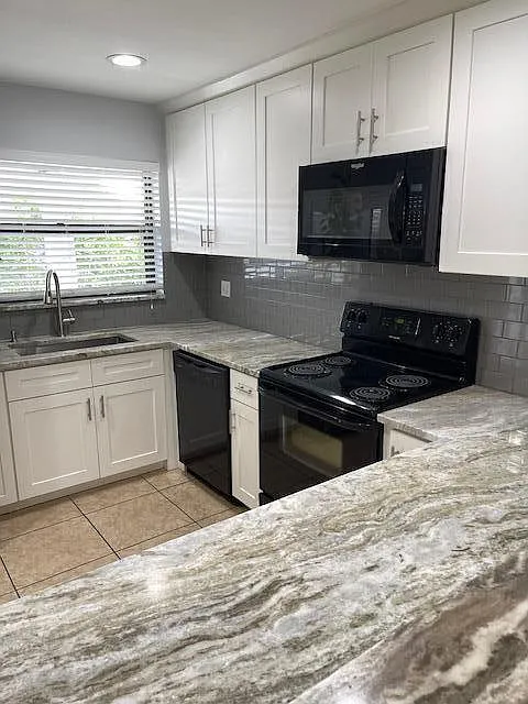 3 bed, 3.0 bath, 1360 sqft, $2,450 — Photo 2