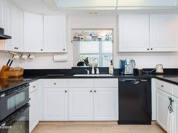 5th image of 102 Christine Cir #102