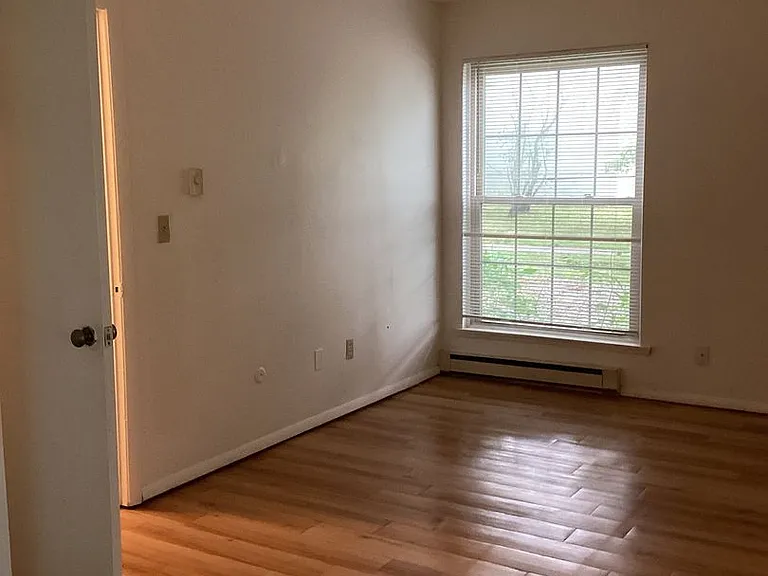 University Park Apartments near Cornell University — Photo 249