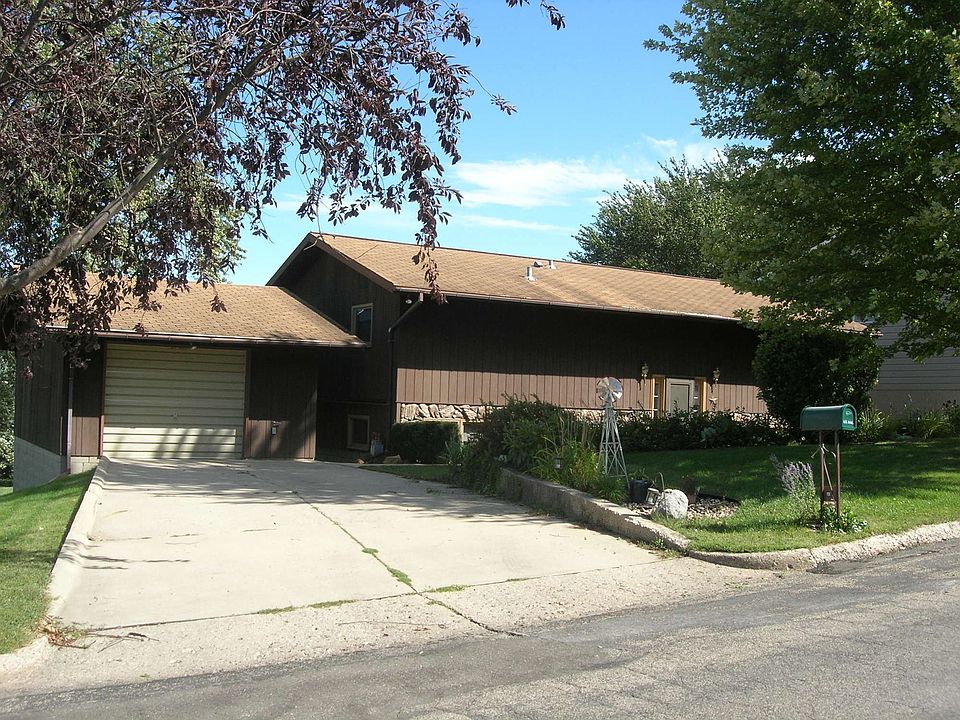 Frint View of Home on 708 West St., Jackson, MN