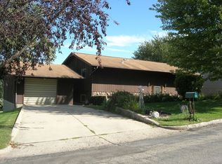 708 West St, Jackson, MN 56143