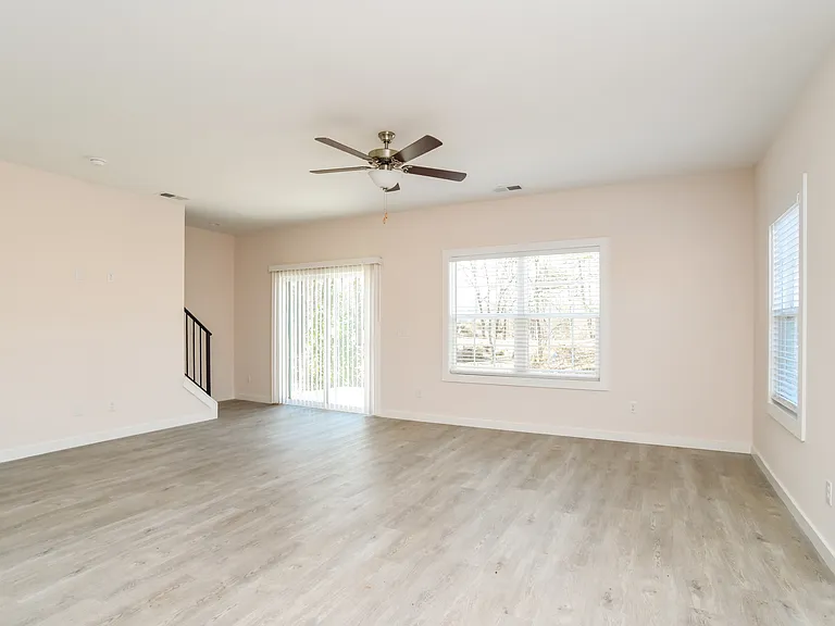 608 E Texas Ave — Photo 3