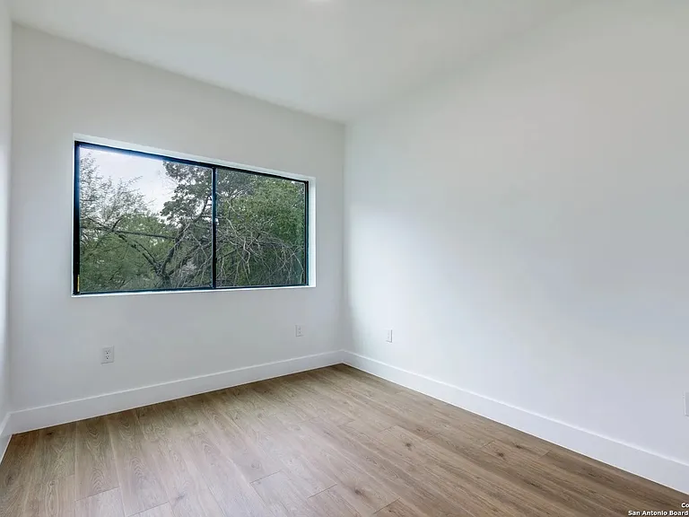 531 Essex St #201 — Photo 14
