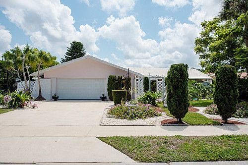 1st image of 7523 Curtiss Ave