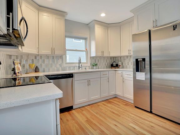5th image of 71 Nassau Ave