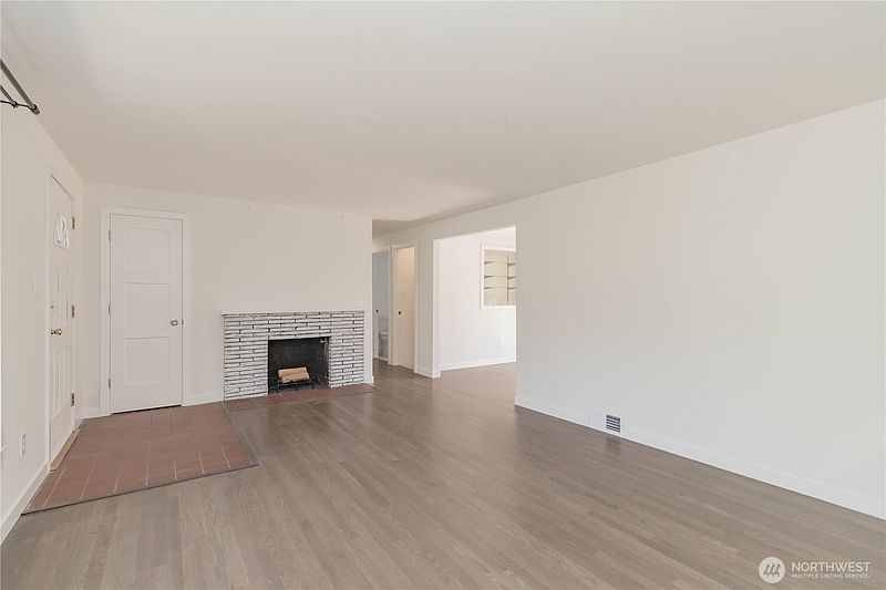 5th image of 11834 8th Avenue S