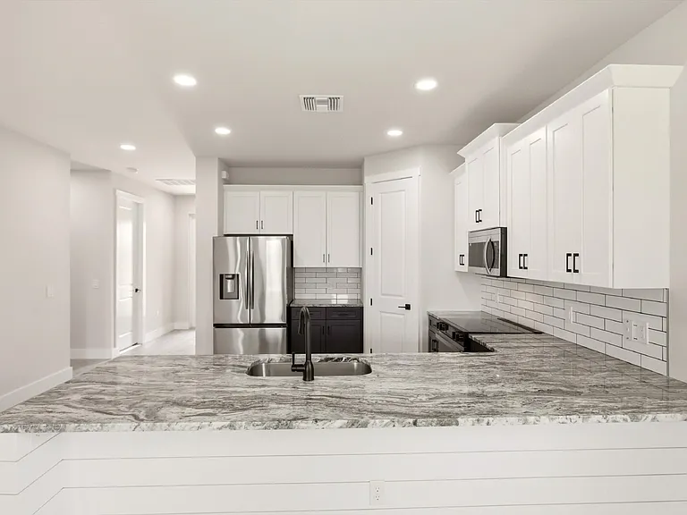 3750 NE 13th Ave — Photo 11
