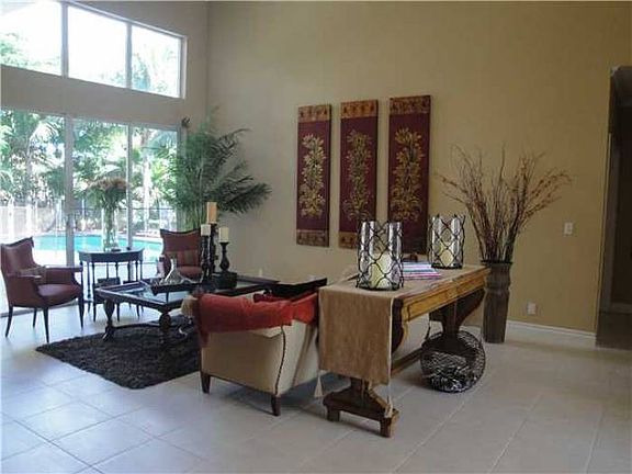 3rd image of 340 Palm Blvd